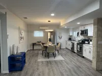 Modern beach apartment 1.0 mile to the beach... - WiFi