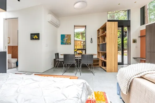 Hip Modern Studio in serene central Bellevue with AC, WiFi, Kitchen, TV