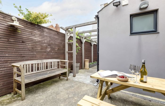 Cosy Fisherman’s Cottage, minutes from High Street, Harbour & Beach