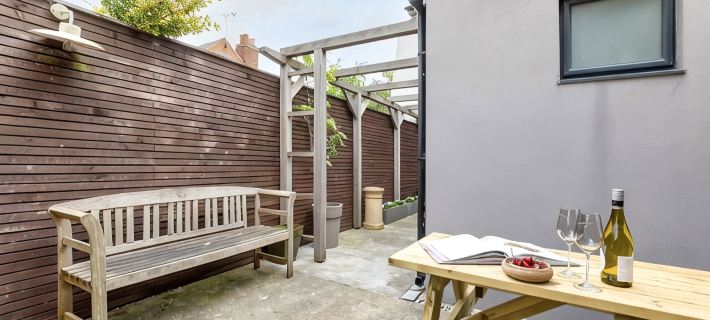 Cosy Fisherman’s Cottage, minutes from High Street, Harbour & Beach ホィットステーブルのホテル