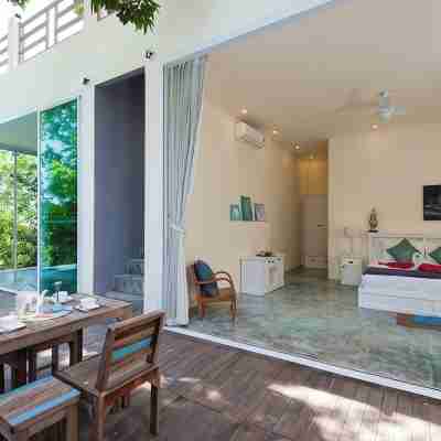 Hillside 2-bedroom villa Koh Tao with great view, pool, WiFi, AC Rooms