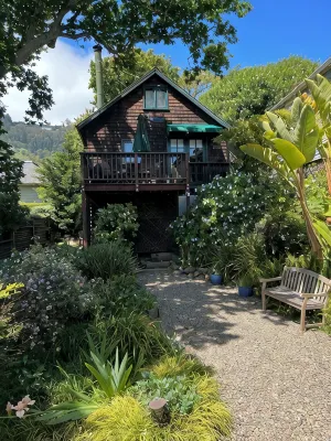 Cozy quiet & relaxing hide-a-way in the heart of Sausalito's ‘Hurricane Gulch - Maalaistalo