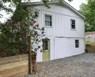 Private, Dog-Friendly Asheville APT. Minutes to *Downtown, River Arts, Biltmore* - Wi-Fi