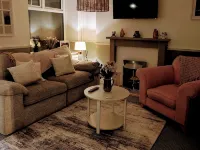 Ty Hiraeth A Charming Stay Steps Away from Caerphilly Castle! Hotels in Caerphilly