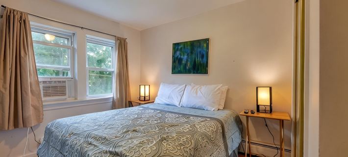 Clean & Cozy 1BR Apt#4 w/Full Kitchen & Private Bath Hotels in Ellsworth