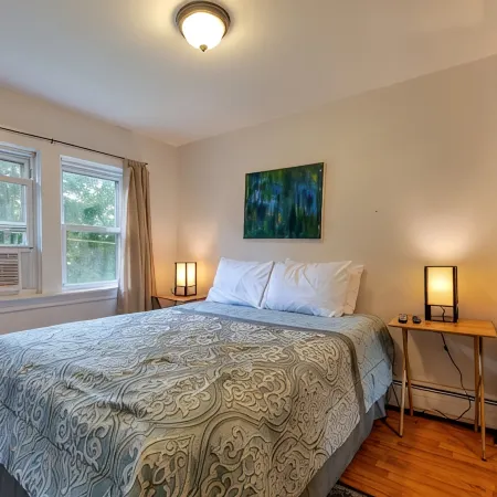 Clean & Cozy 1BR Apt#4 w/Full Kitchen & Private Bath