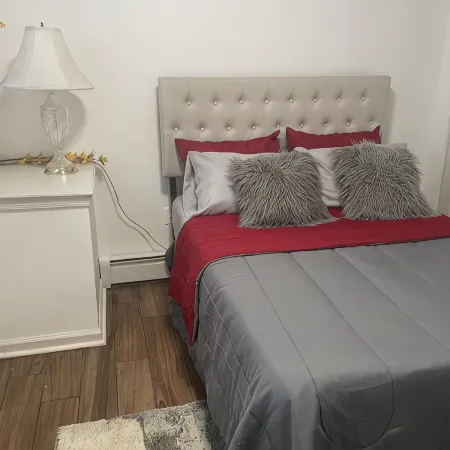 Lovely Cozy 2 Bedroom Apartment Hotels in Gloucester County