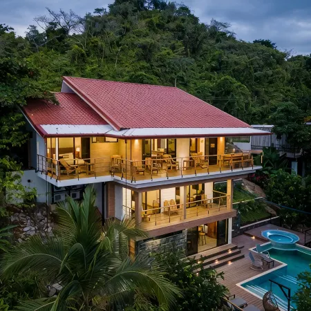 Breathtaking Jungle Views and Abundant Wildlife - Large pool.
