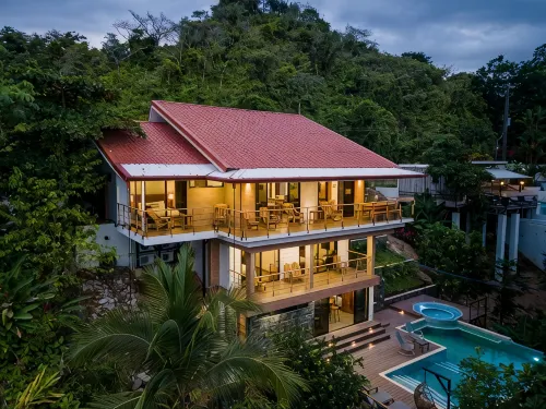 Breathtaking Jungle Views and Abundant Wildlife -  Large pool. - 4-Star
