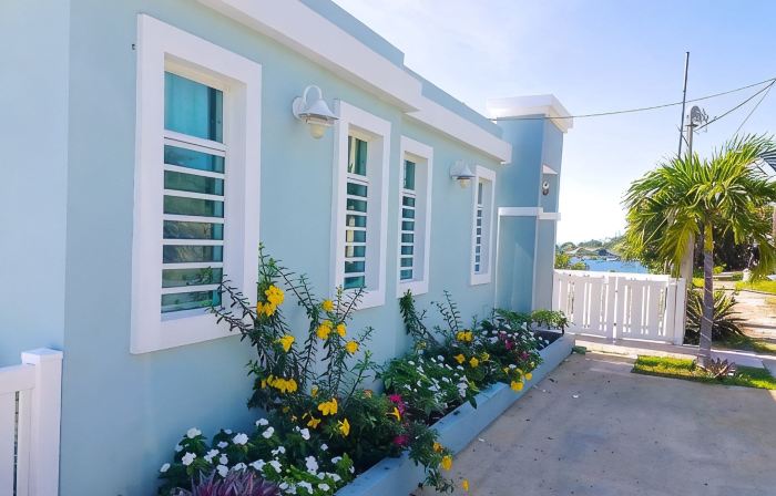 Seahorse Suite – Stunning Caribbean Views , Covered Terrace & Family Friendly!