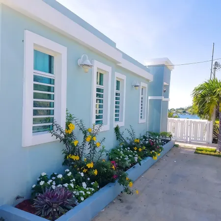 Seahorse Suite – Stunning Caribbean Views , Covered Terrace & Family Friendly!
