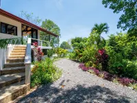 3 Bedroom Villa in Matapalo with Amazing Ocean View Jungle Views and Pool! Hôtels à : Savegre de Aguirre