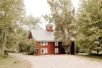 Snowvillage Inn - Inns