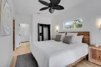 NEW BUILD modern but charming , top of the line everything! West St. Augustine - บังกะโล