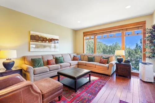 3-bedroom Penthouse in the Village/ walk to the Gondola/ top floor. - con encanto