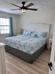Private Pool, Walk to Beach 🏖️, Bright Sun Room, Quiet West End - 4-Star
