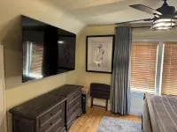 Charming 4-bedroom house with 3 king/1 full beds, 2 full baths, AC, Wifi, Patio - 4-Star