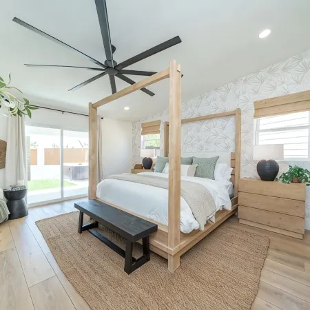 Luxury Pickleball Resort w/Heated Pool,Spa & Firepit, Slps 28 Near Marina