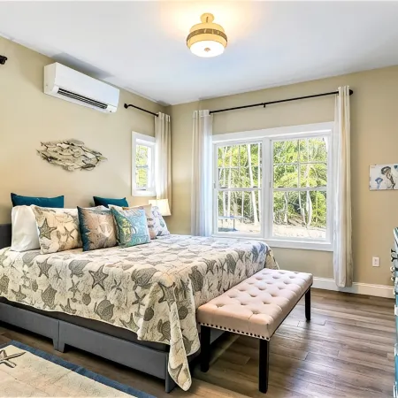 Shipbuilder's Retreat, Unit 2, Sleeps 6, 5 minutes to Harbor