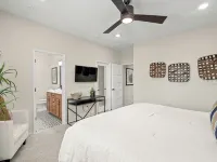 Brand New, Hot Tub, King Suite, BBQ, Fire Pit!