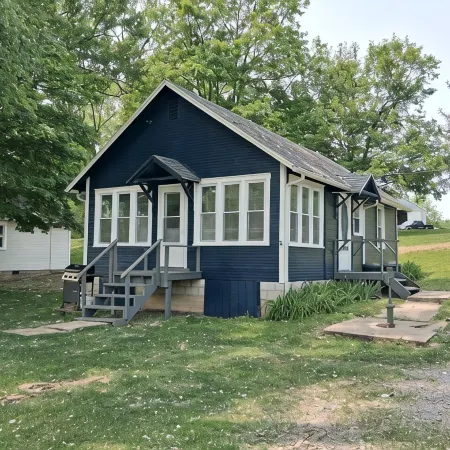 Newland's Resort: Cozy Channel Front Cottage #1 on Indian Lake with a Boat Dock
