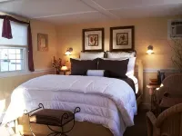Romantic Boston Harbor Houseboat Stay for 2 People. A/C. Close to Freedom Trail. - House Boats