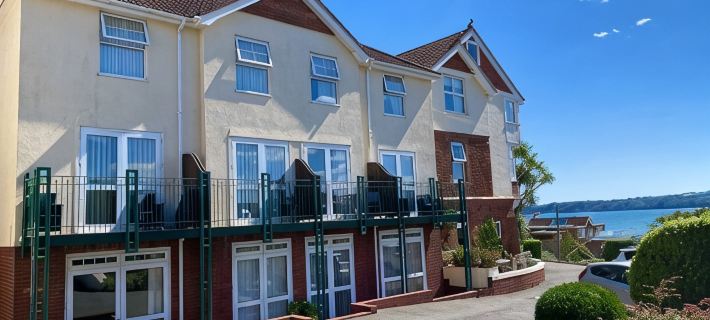 Walking distance to Goodrington and Paignton beach, bars, restaurants and shops. Hotels in Paignton