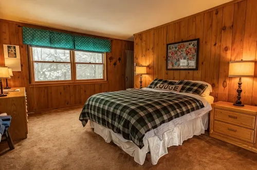 Forest Lane - Roomy Mt Snow 5 Bedroom Home with Hot Tub! - 2-Star
