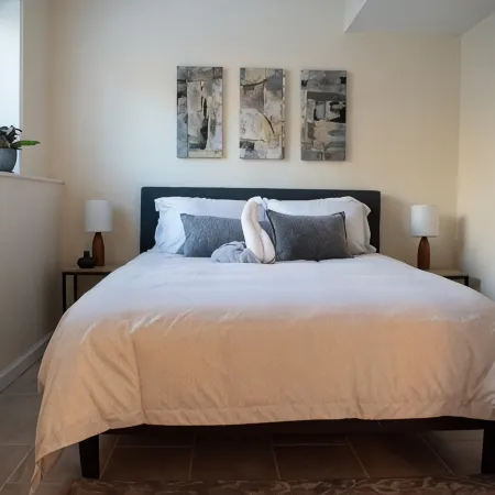 Bright & Private Home ~ Close To Downtown MQT