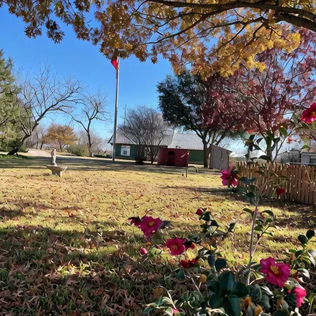 Cozy farmhouse w/pool. Central to museums, golfing, lakes, sports & shopping.