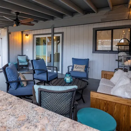 Retreat 5 bed, 4 room 3.8 mi. from Redding Airport