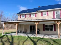 The River House: stone section built in 1790, borders the scenic Juniata  River! - Homestays