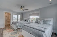 Stunning 4Br Home / 2nd Row / Ocean Views + Parking for 5 Vehicles - 4つ星