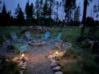 Charming 2-bedroom cabin with bonus loft, pet-friendly in Seeley Lake - Chalets