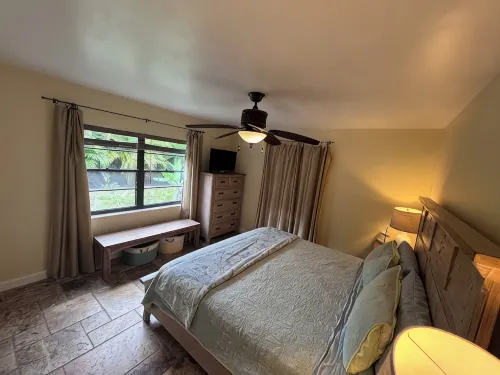 Nicely Updated heated Pool Home Near Private Beach - WiFi