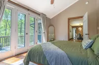 Cottage - 15 Min to Avl - Creek, Hot Tub, Fire Pit - 무료 와이파이