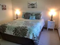 The Farmhouse- country charm, room for family visiting, relaxing, or gathering - Wifi