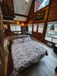 Cozy Cabin with 8 Minute Walk to the Beach! - 3つ星
