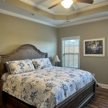 Luxury Town Home Close to Everything