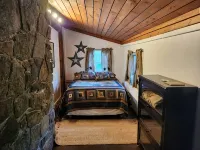 The Owl of Lake George 2 BR deck lake views fireplace - شاليه