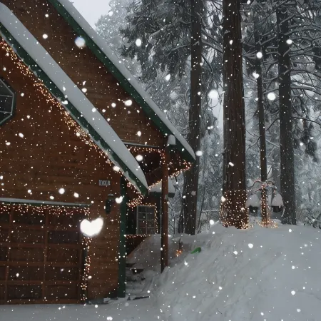 Exquisite 3-bedroom mountain home, steps to Lake Arrowhead Village and lakefront