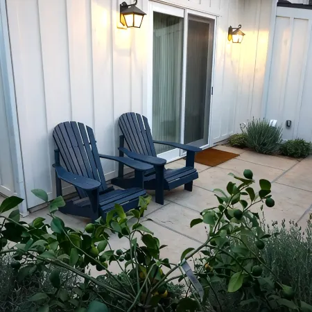 Blue Door Bungalow. Отели рядом с достопримечательностью «Монтесито»