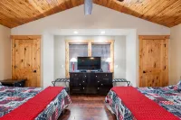 Base of Lassen National Park Secluded 1 BR + LOFT, 2 BATH HOME. sleeps up to 7 - 4-Star