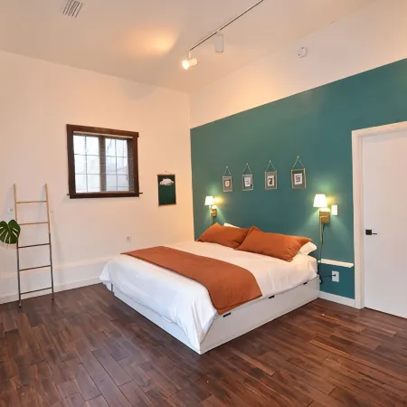 THE HIDDEN COTTAGE Private, Relaxing, Great Location, Has Everything You Need