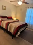 Hayden's Getaway: Sleep 6, Charming & Spacious - Kitchens