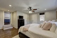 OU-Walk to Main St- Big Deck- Patio -Fire Pit -Man Cave - 방갈로