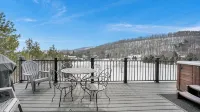 Northwood Chalet , Exceptional View, 1mi to Village, Hot Tub , A/C , Fire Pit - 3-Star