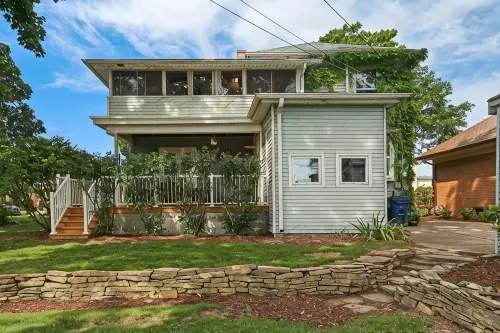 Historic house on tree lined red brick street of historic homes. - Wifi