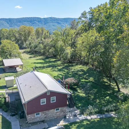 Comfy Creekside Getaway in Eagle Rock, VA on Craig Creek, near the James River
