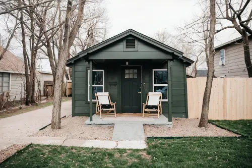 Cozy, speakeasy style house located in the heart of Norman - Boutique